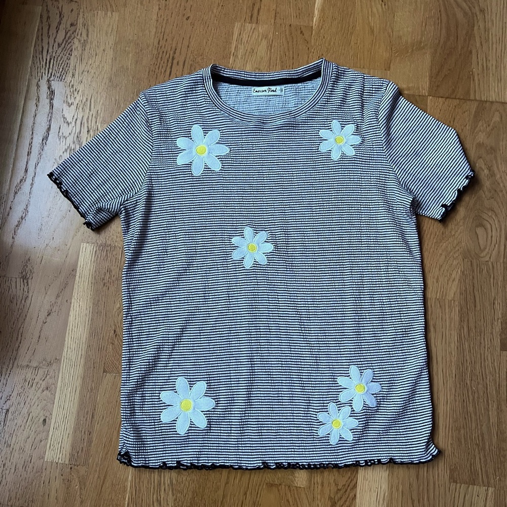 SOLD 90’s daisy top NEW - Picture 1 of 3